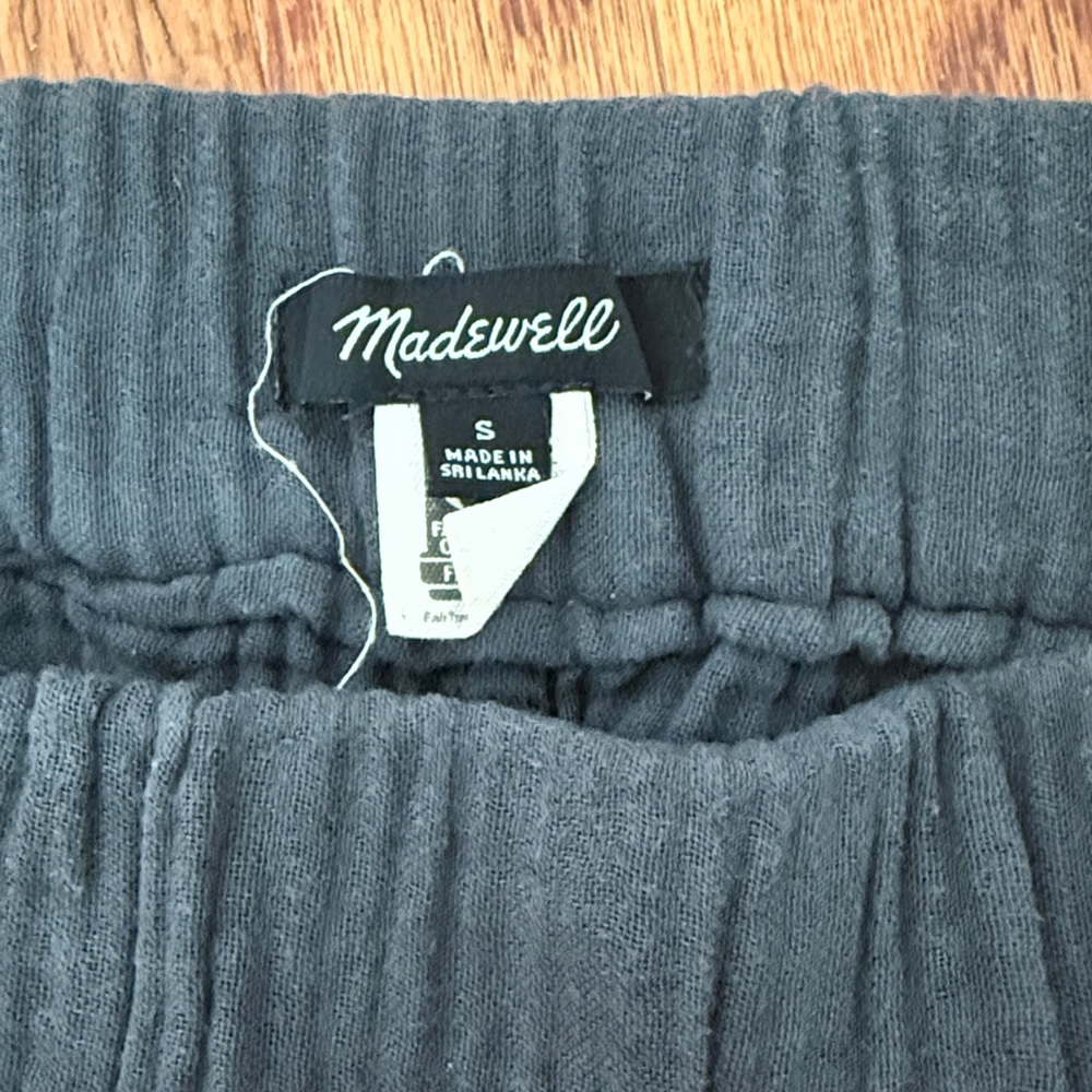 Madewell easy pull on shorts in Lightspun cotton gauze black coal grey - Picture 8 of 10